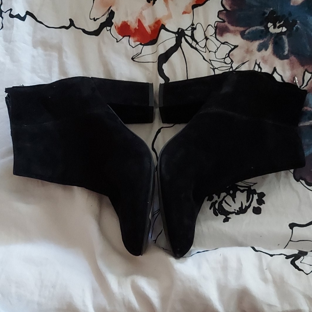 Steve Madden Cynthia suede booties
